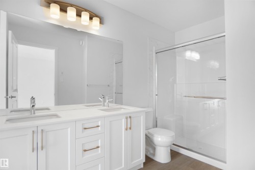 7351 181 Avenue, Edmonton, AB - Indoor Photo Showing Bathroom