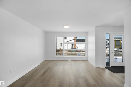 7351 181 Avenue, Edmonton, AB - Indoor Photo Showing Living Room