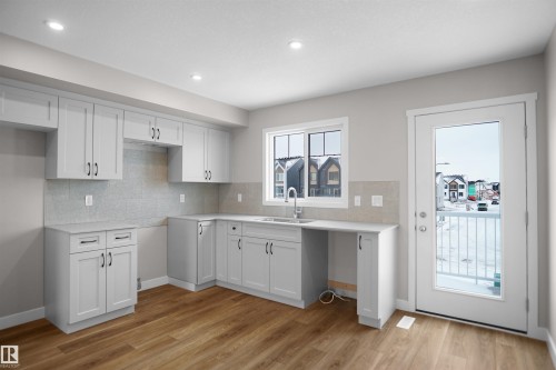 5135 River'S Edge Way, Edmonton, AB - Indoor Photo Showing Kitchen