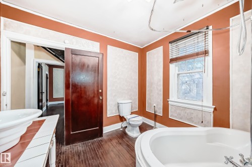 11619 96 Street, Edmonton, AB - Indoor Photo Showing Bathroom