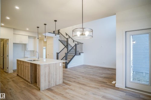 1019 14 Avenue, Edmonton, AB - Indoor Photo Showing Kitchen