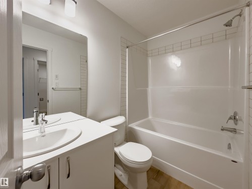 1019 14 Avenue, Edmonton, AB - Indoor Photo Showing Bathroom