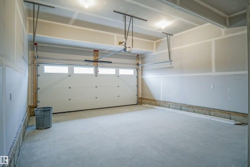 1019 14 Avenue, Edmonton, AB - Indoor Photo Showing Garage