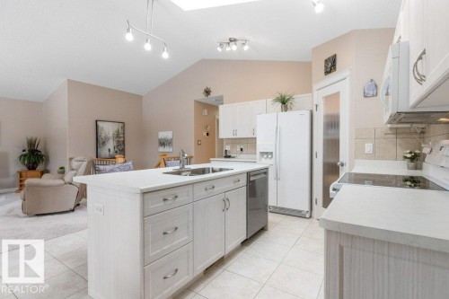 6712 Speaker Place, Edmonton, AB - Indoor Photo Showing Kitchen