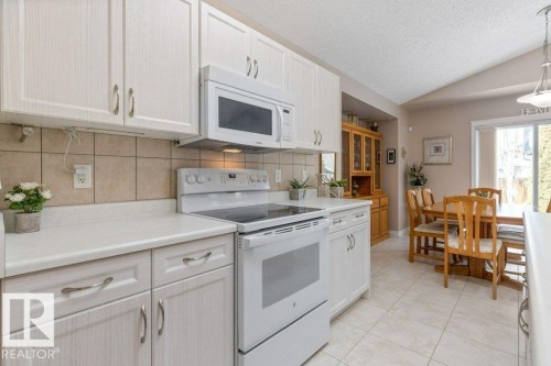 6712 Speaker Place, Edmonton, AB - Indoor Photo Showing Kitchen