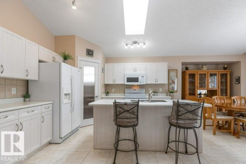 6712 Speaker Place, Edmonton, AB - Indoor Photo Showing Kitchen