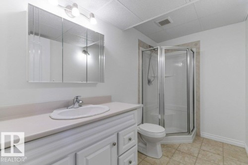 6712 Speaker Place, Edmonton, AB - Indoor Photo Showing Bathroom