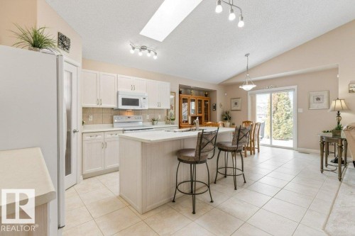 6712 Speaker Place, Edmonton, AB - Indoor Photo Showing Kitchen