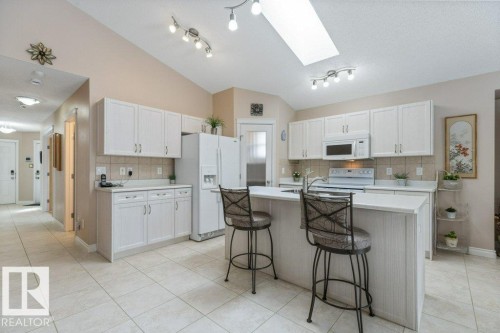 6712 Speaker Place, Edmonton, AB - Indoor Photo Showing Kitchen
