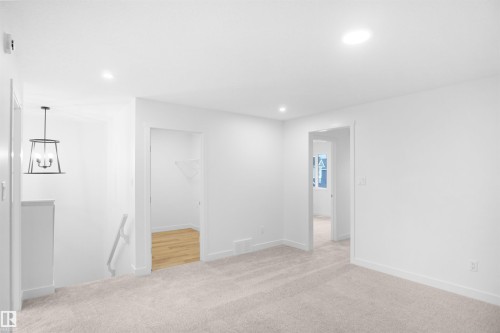 1015 14 Avenue, Edmonton, AB - Indoor Photo Showing Other Room