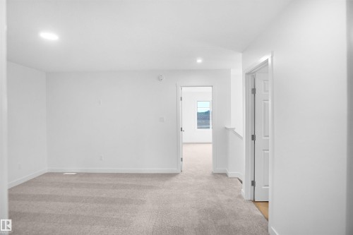 1015 14 Avenue, Edmonton, AB - Indoor Photo Showing Other Room