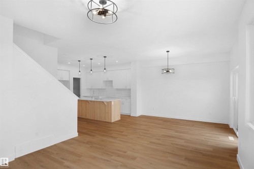 1015 14 Avenue, Edmonton, AB - Indoor Photo Showing Other Room