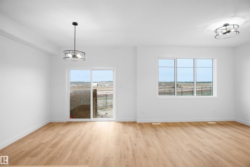 1015 14 Avenue, Edmonton, AB - Indoor Photo Showing Other Room