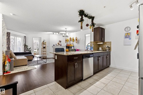 224 2045 Grantham Court, Edmonton, AB - Indoor Photo Showing Kitchen