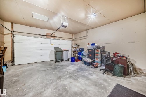 104 Westerra Boulevard, Stony Plain, AB - Indoor Photo Showing Garage