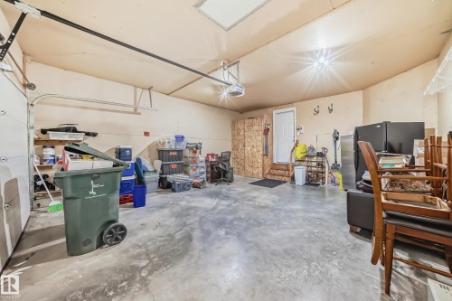 104 Westerra Boulevard, Stony Plain, AB - Indoor Photo Showing Garage