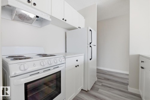 307 10160 116 Street, Edmonton, AB - Indoor