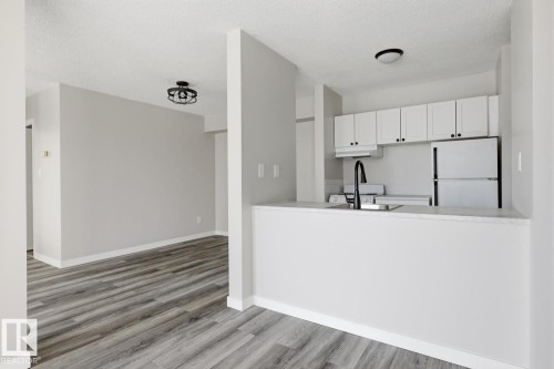 307 10160 116 Street, Edmonton, AB - Indoor