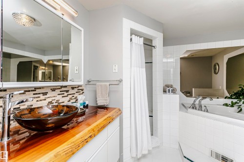 33 Sunnyside Crescent, St. Albert, AB - Indoor Photo Showing Bathroom
