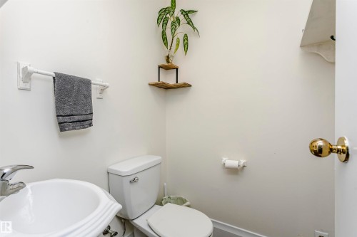 33 Sunnyside Crescent, St. Albert, AB - Indoor Photo Showing Bathroom