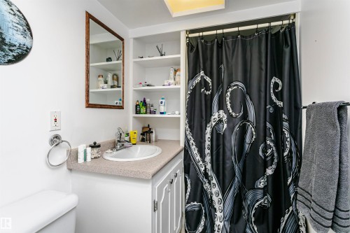 33 Sunnyside Crescent, St. Albert, AB - Indoor Photo Showing Bathroom