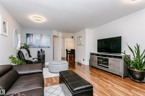 33 Sunnyside Crescent, St. Albert, AB - Indoor Photo Showing Living Room