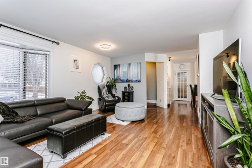33 Sunnyside Crescent, St. Albert, AB - Indoor Photo Showing Living Room