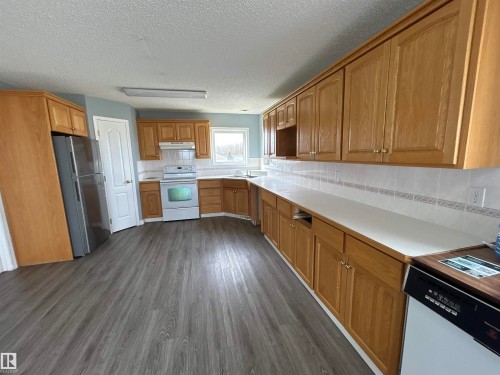 4420 50 Street, Rural Lamont County, AB - Indoor Photo Showing Kitchen