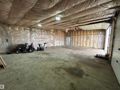 4420 50 Street, Rural Lamont County, AB - Indoor Photo Showing Garage