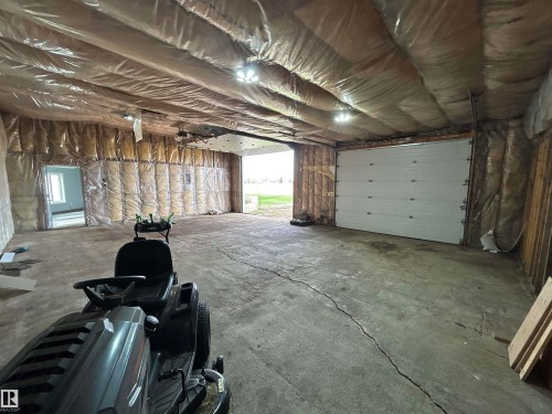 4420 50 Street, Rural Lamont County, AB - Indoor Photo Showing Garage