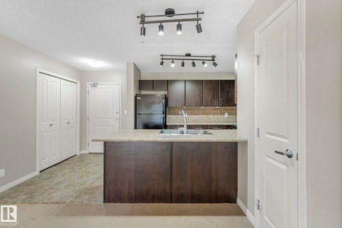 210 103 Ambleside Drive, Edmonton, AB - Indoor Photo Showing Kitchen
