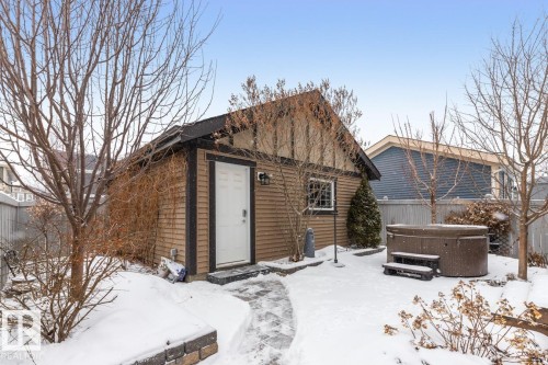 Oversized Double Detached Garage (21'3" x 21'4"  |  453 sq ft) - 7432 Colonel Mewburn Road, Edmonton, AB - Outdoor