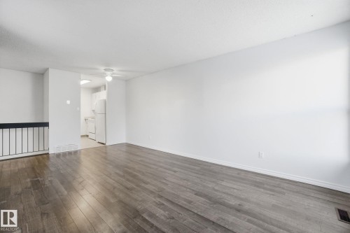 1130 Knottwood Road E, Edmonton, AB - Indoor Photo Showing Other Room
