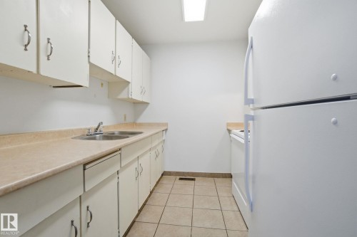 1130 Knottwood Road E, Edmonton, AB - Indoor Photo Showing Other Room