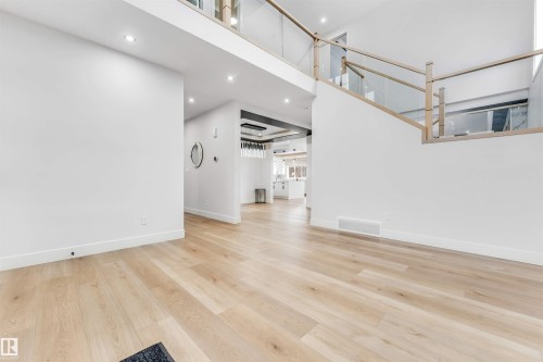 304 33 Avenue, Edmonton, AB - Indoor Photo Showing Other Room