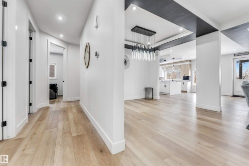 304 33 Avenue, Edmonton, AB - Indoor Photo Showing Other Room