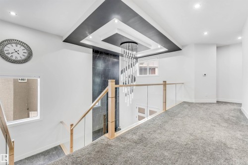 304 33 Avenue, Edmonton, AB - Indoor Photo Showing Other Room