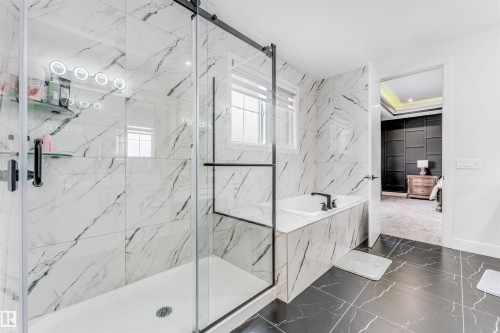 304 33 Avenue, Edmonton, AB - Indoor Photo Showing Bathroom