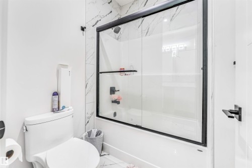 304 33 Avenue, Edmonton, AB - Indoor Photo Showing Bathroom