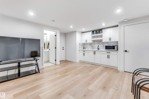 304 33 Avenue, Edmonton, AB - Indoor