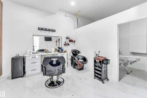 304 33 Avenue, Edmonton, AB - Indoor