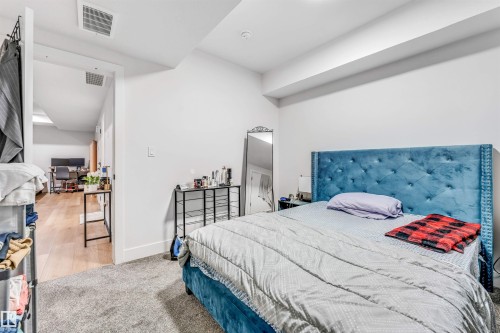 304 33 Avenue, Edmonton, AB - Indoor Photo Showing Bedroom