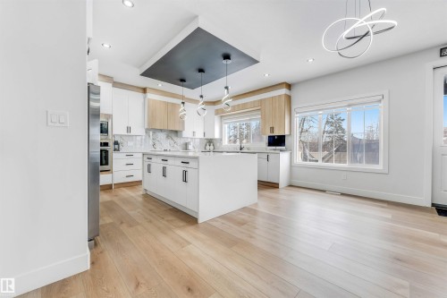 304 33 Avenue, Edmonton, AB - Indoor Photo Showing Kitchen