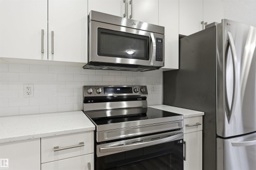 3609 Atkinson Loop, Edmonton, AB - Indoor Photo Showing Kitchen With Stainless Steel Kitchen