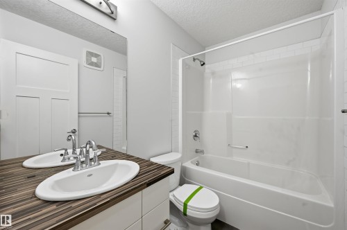 3609 Atkinson Loop, Edmonton, AB - Indoor Photo Showing Bathroom