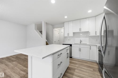 3609 Atkinson Loop, Edmonton, AB - Indoor Photo Showing Kitchen