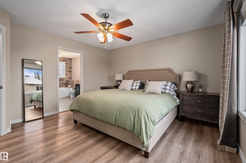 2349 Hagen Link Nw, Edmonton, AB - Indoor Photo Showing Bedroom