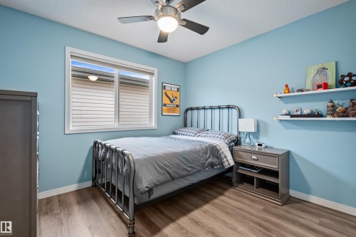 2349 Hagen Link Nw, Edmonton, AB - Indoor Photo Showing Bedroom