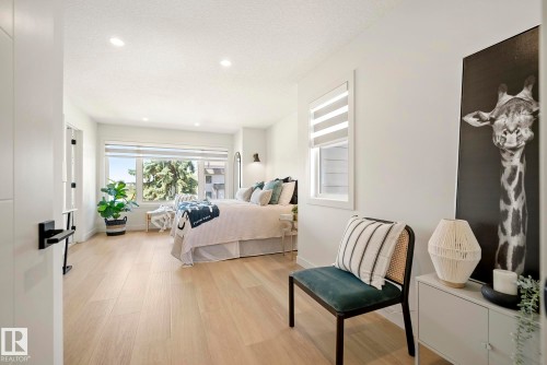 8803 Strathearn Drive, Edmonton, AB - Indoor