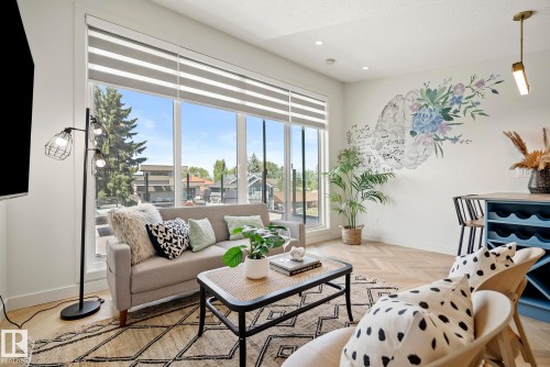 8803 Strathearn Drive, Edmonton, AB - Indoor Photo Showing Living Room